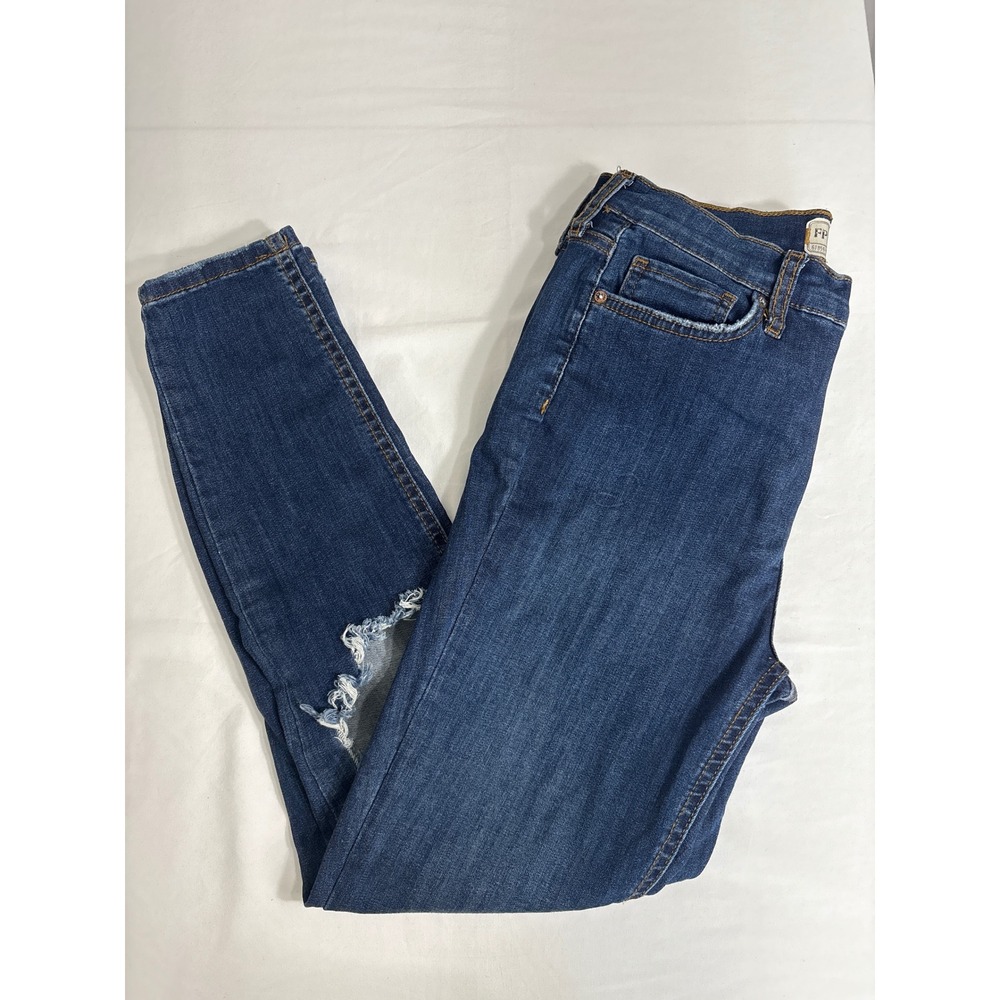 Free People Women's Distressed Ripped Knee Skinny Jeans Dark Wash Denim Size 30‎